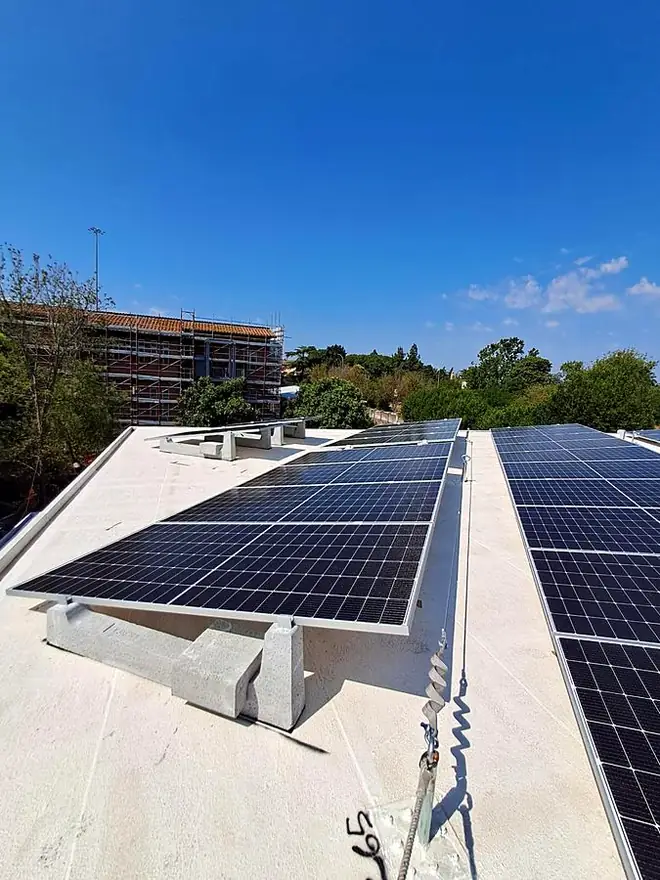 Impianto su lastrico solare con zavorre